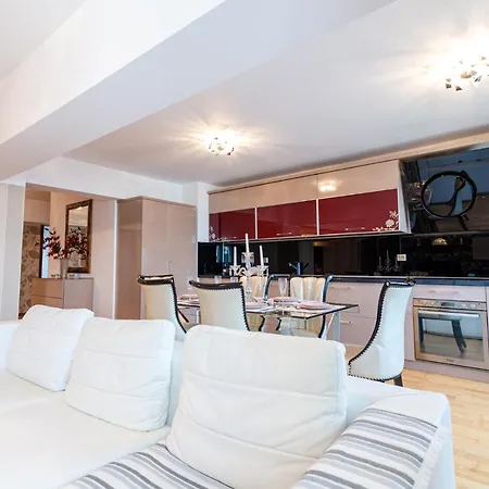 Tower Luxury Aparthotel קונסטנצה