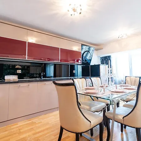 Tower Luxury Aparthotel מלון דירות *