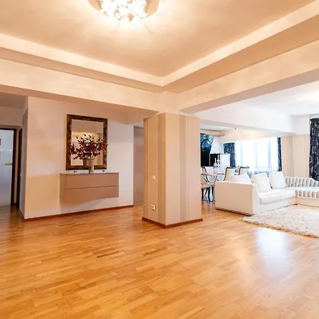 Tower Luxury Aparthotel קונסטנצה