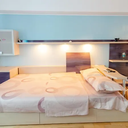 מלון דירות Tower Luxury Aparthotel