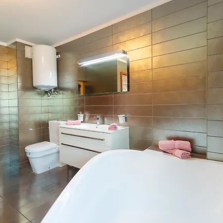 Tower Luxury Aparthotel
